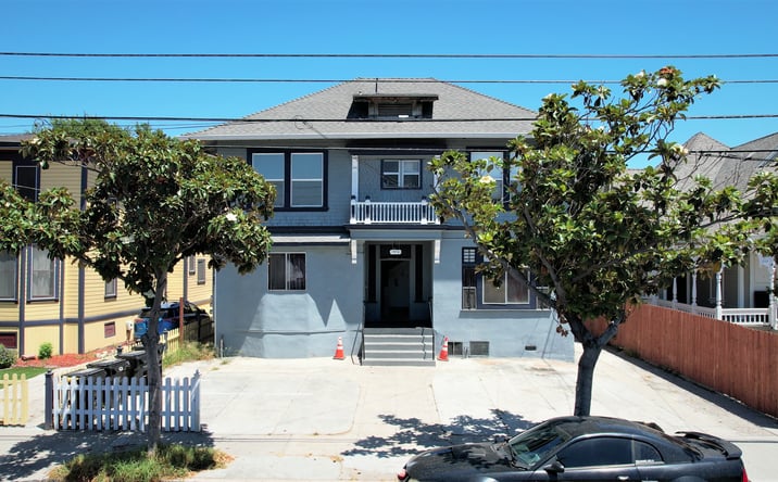 Pictures of Multifamily property located at 1978 Bonsallo Ave, Los Angeles, CA 90007 for sales - image #1