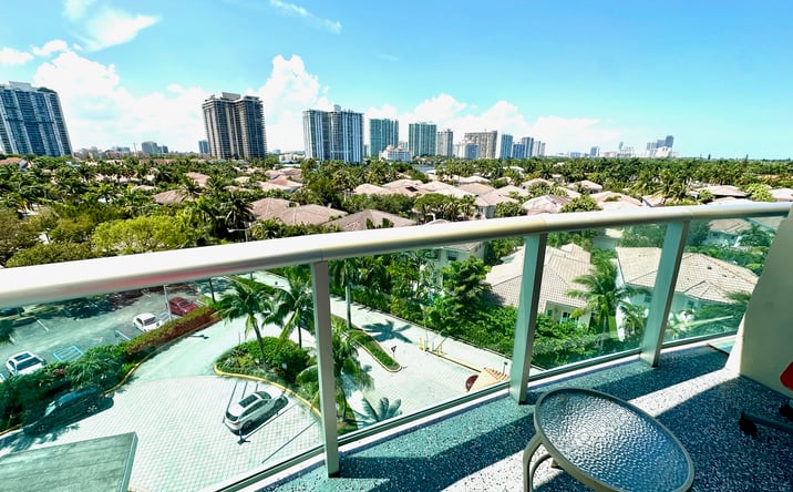 Pictures of Multifamily property located at 19370 Collins Avenue, Sunny Isles Beach, FL 33160 for sales - image #1