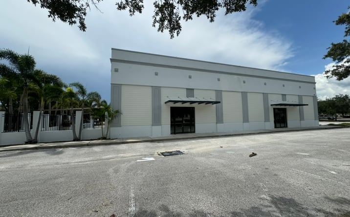 Pictures of Retail property located at 2016 Town Center Blvd, Brandon, FL 33511 for sales - image #1