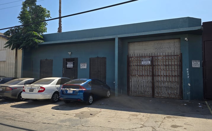 Pictures of Industrial property located at 6633 McKinley Ave, Los Angeles, CA 90001 for sales - image #1