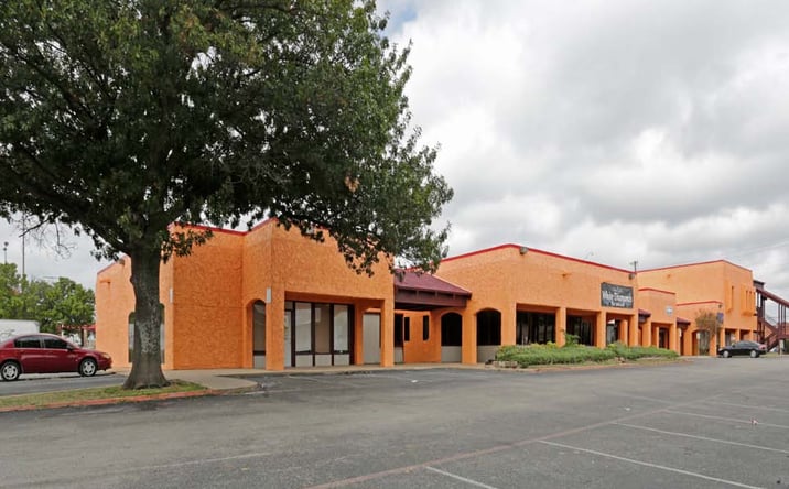 Pictures of Retail property located at 3906 W Camp Wisdom Rd, Dallas, TX 75237 for sales - image #1
