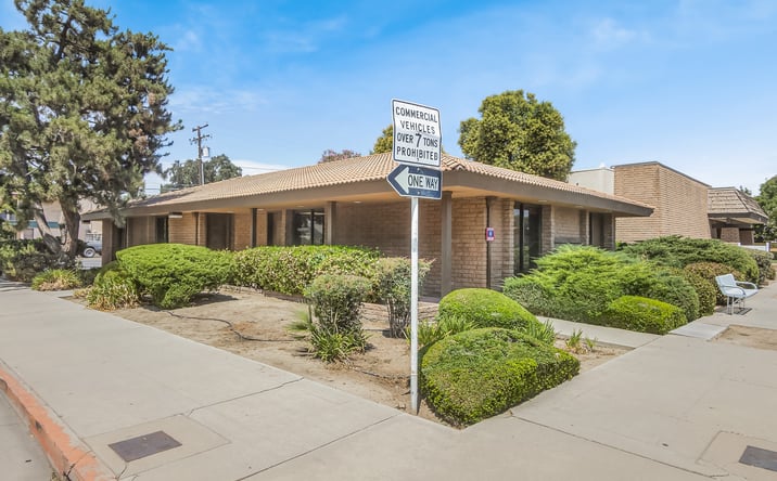 Pictures of Office property located at 822 W Center Ave, Visalia, CA 93291 for sales - image #1