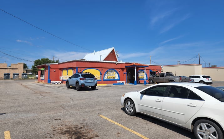 Pictures of Retail property located at 1221 N Grady St, Altus, OK 73521 for sales - image #1