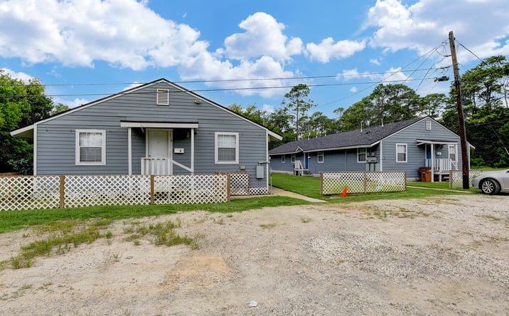 Pictures of Multifamily property located at 2322 Central St, Dickinson, TX 77539 for sales - image #1