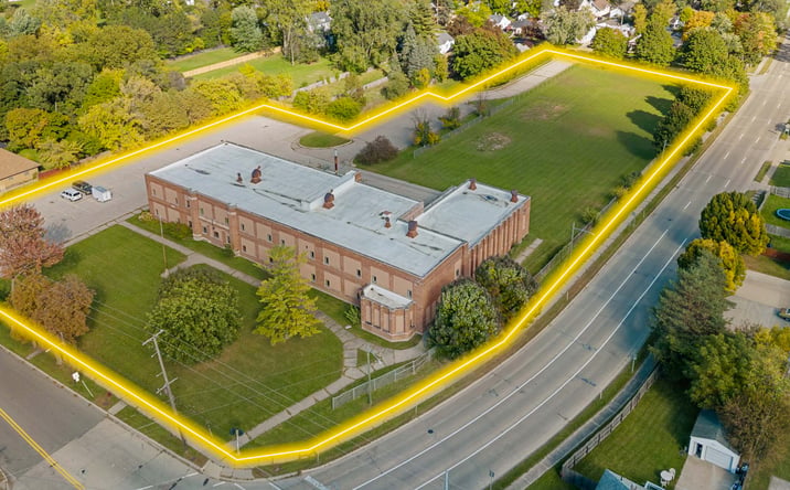 Pictures of Multifamily, Mixed Use, Senior Living property located at 2138 N Carolina St, Saginaw, MI 48602 for sales - image #1