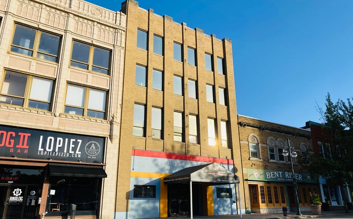 Pictures of Retail property located at 1409 5th Avenue, Moline, IL 61265 for sales - image #1