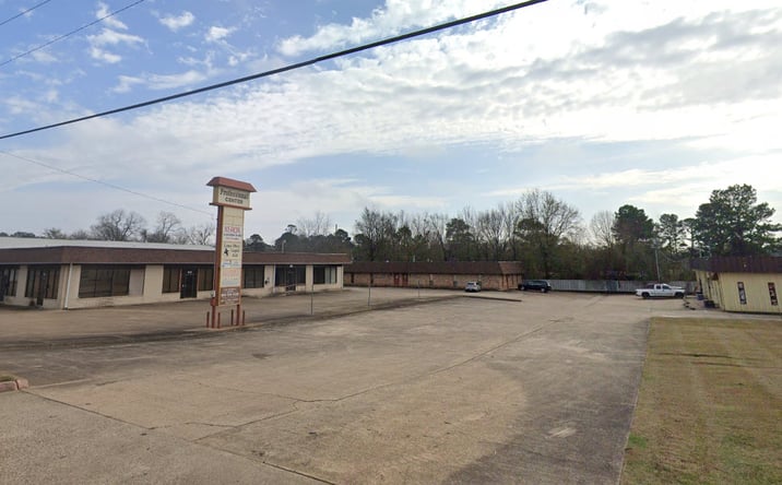 Pictures of Retail property located at 1415 College Dr, Texarkana, TX 75503 for sales - image #1