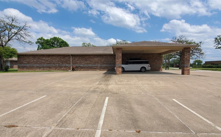 Pictures of Office property located at 626 W Main St, Fairfield, TX 75840 for sales - image #1