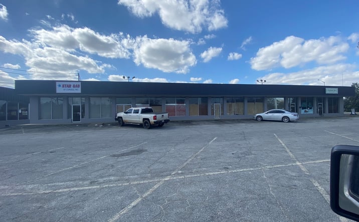 Pictures of Retail property located at 106 16th Ave E, Cordele, GA 31015 for sales - image #1