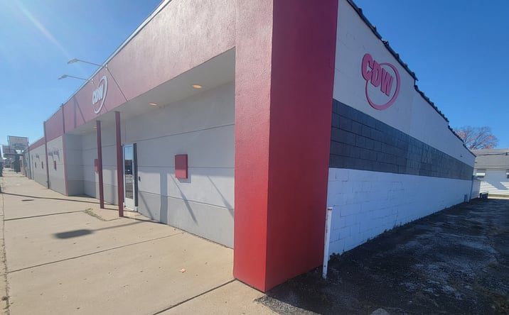 Pictures of Office property located at 5642 N 2nd St, Loves Park, IL 61111 for sales - image #1