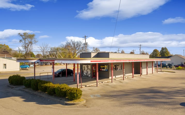 Pictures of Retail property located at 1626 Spring Street, Jeffersonville IN, Jeff, IN 47130 for sales - image #1