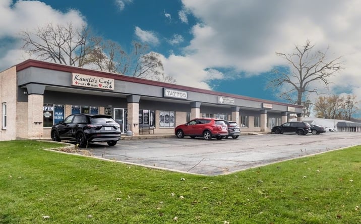 Pictures of Retail property located at 1365 N La Fox Street, South Elgin, IL 60177 for lease - image #1