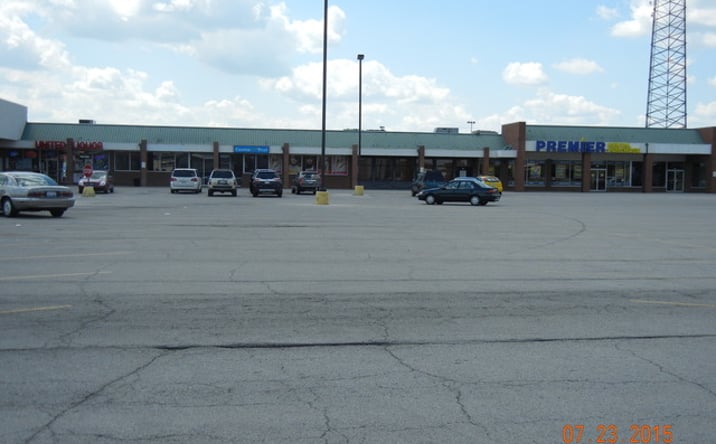 Pictures of Retail property located at 109B Village Square, Bradley, IL 60915 for lease - image #1