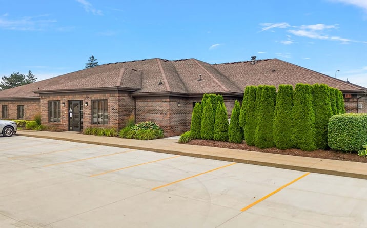 Pictures of Office property located at 25990 Kelly Rd, Roseville, MI 48066 for lease - image #1