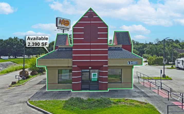Pictures of Retail, Restaurant property located at 3885 Interstate 10,, Beaumont, TX 77705 for lease - image #1