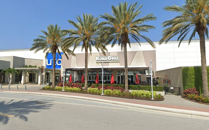 Pictures of Restaurant property located at 140 University Town Center Dr, Sarasota, FL 34243 for lease - image #1