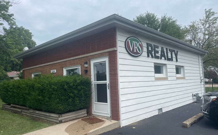Pictures of Office property located at 328 Park Lane Drive, Grant Park, IL 60940 for lease - image #1