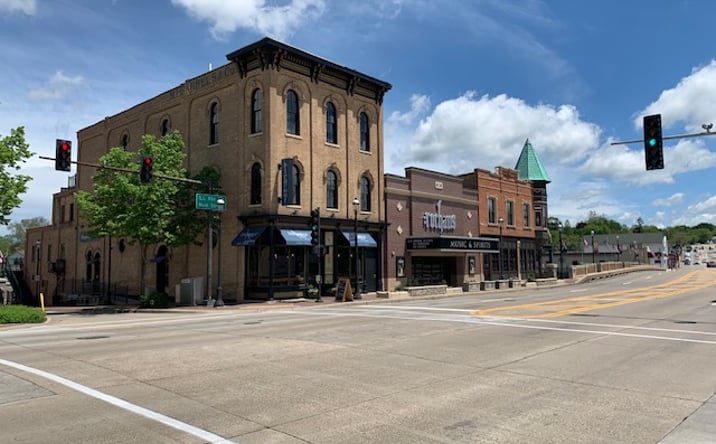 Pictures of Restaurant property located at 98 W Main St, West Dundee, IL 60118 for lease - image #1