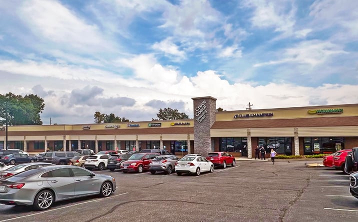 Pictures of Retail property located at 11921-11951 Olive Blvd, Creve Coeur, MO 63141 for lease - image #1