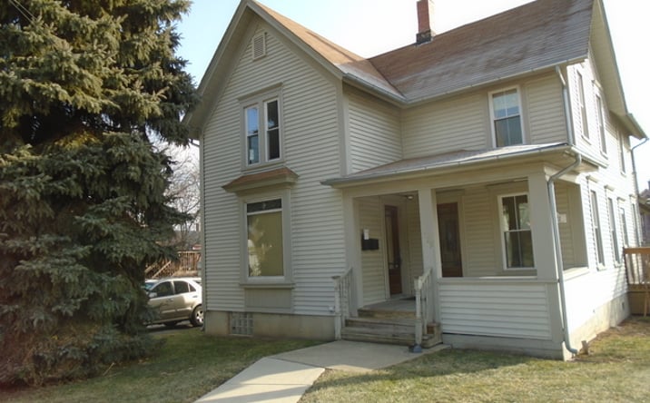 Pictures of Office property located at 329 Jefferson Street 2, Algonquin, IL 60102 for lease - image #1
