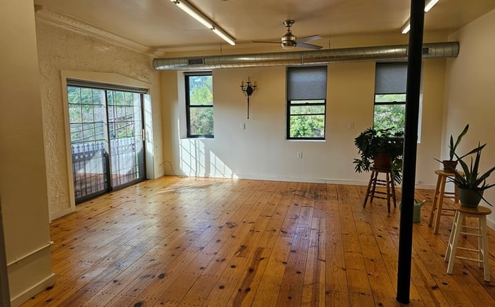 Pictures of Office property located at 6415 N Ravenswood Avenue 209, Chicago, IL 60626 for lease - image #1