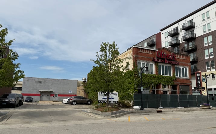 Pictures of Retail property located at 1577 Ellinwood Avenue, Des Plaines, IL 60016 for lease - image #1