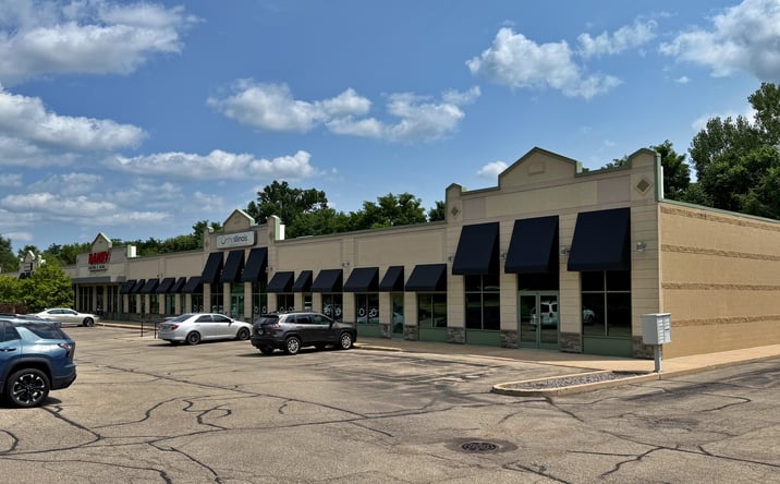 Pictures of Retail, Office property located at 330 E Main St, Rockton, IL 61072 for lease - image #1