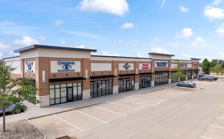 Pictures of Retail property located at 5350 Kirkwood Blvd SW, Cedar Rapids, IA 52404 for lease - image #1