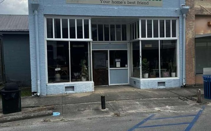 Pictures of Retail property located at 156 N Oak St, Batesburg-Leesville, SC 29006 for lease - image #1