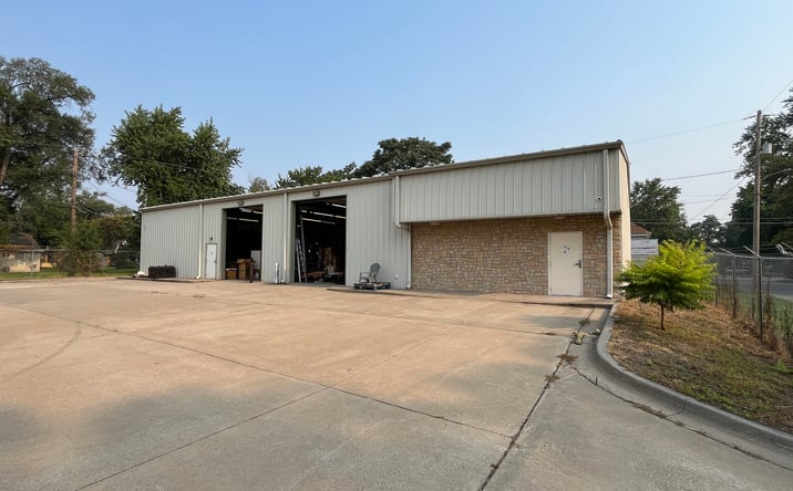 Pictures of Industrial property located at 910-922 S. 10th St, Kansas City, KS 66105 for lease - image #1