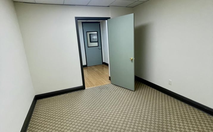 Pictures of Office property located at 2605 Thomas Drive #110, Panama City, FL 32408 for lease - image #1