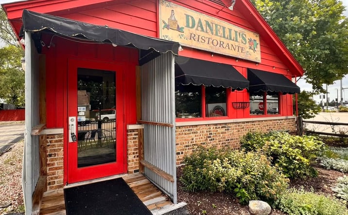 Pictures of Restaurant property located at 228 E Washington St, Oswego, IL 60543 for lease - image #1