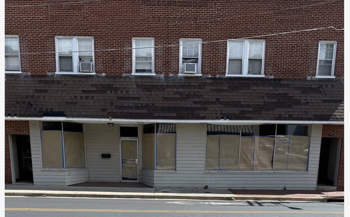 Pictures of Retail, Office, Restaurant property located at 128 N Wayne Ave, Waynesboro, VA 22980 for lease - image #1