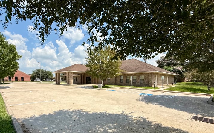Pictures of Office property located at 1020 Birdsong Dr, Baytown, TX 77521 for lease - image #1