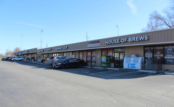 Pictures of Retail property located at 802 N Ridgeview Rd, Olathe, KS 66061 for lease - image #1