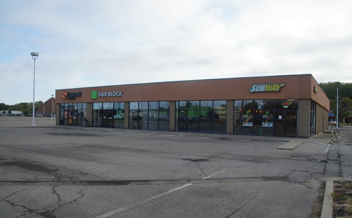 Pictures of Retail property located at 2260 Dixie Hwy, Hamilton, OH 45015 for lease - image #1