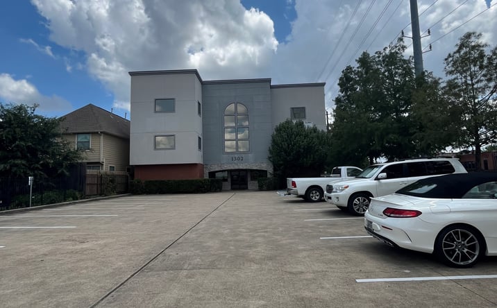 Pictures of Office property located at 1302 N Shepherd Dr, Houston, TX 77008 for lease - image #1