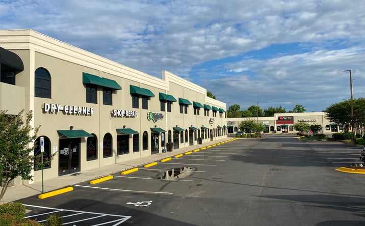 Pictures of Retail, Office, Restaurant property located at 19501 W Catawba Ave, Cornelius, NC 28031 for lease - image #1