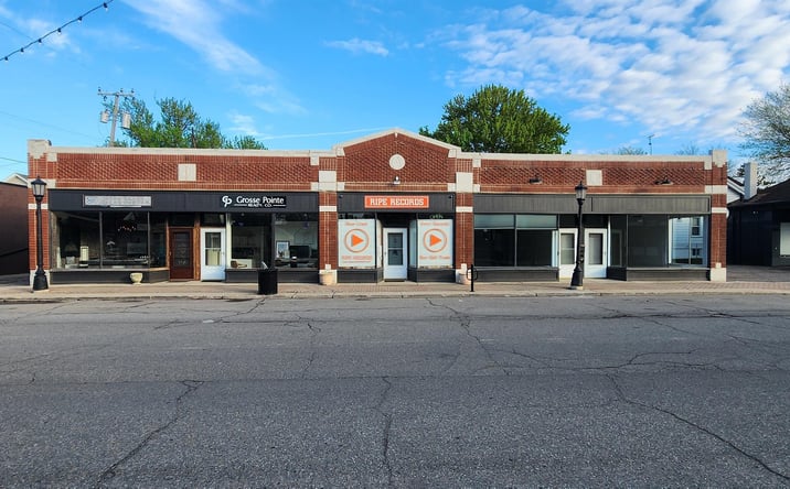Pictures of Office, Restaurant property located at 15208 Charlevoix Street, Grosse Pointe Park, MI 48230 for lease - image #1