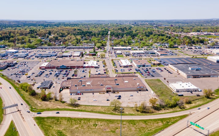 Pictures of Retail property located at 2921 Mall Dr, Eau Claire, WI 54701 for lease - image #1