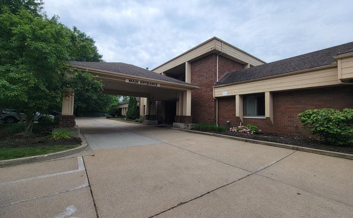 Pictures of Office property located at 570 White Pond Dr, Akron, OH 44320 for lease - image #1