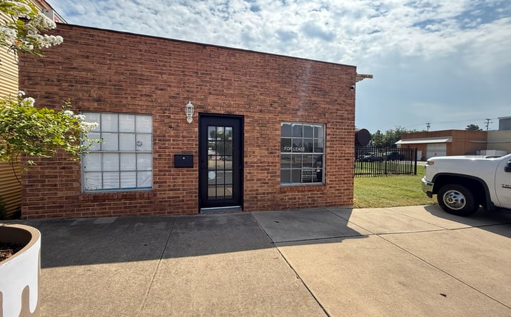 Pictures of Retail, Office, Industrial property located at 117 S Main St, Elgin, TX 78621 for lease - image #1