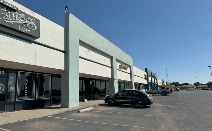 Pictures of Retail, Office, Restaurant property located at 1580 George Dieter Dr, El Paso, TX 79936 for lease - image #1