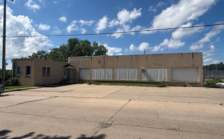 Pictures of Office, Industrial property located at 1814 E Ave NE, Cedar Rapids, IA 52402 for lease - image #1