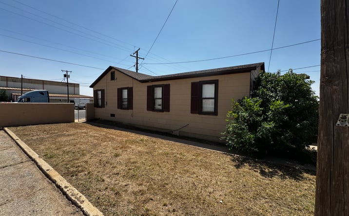 Pictures of Industrial property located at 911 S Grimes St, Hobbs, NM 88240 for lease - image #1