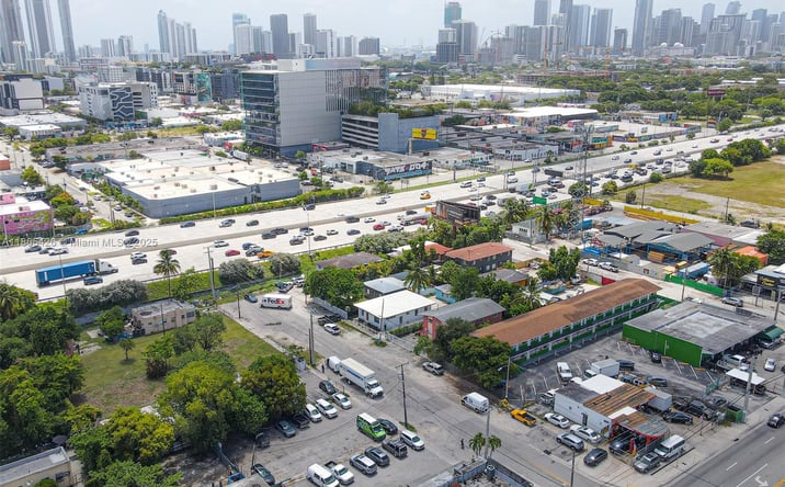 Pictures of Office property located at 666 NW 28th St, Miami, FL 33127 for lease - image #1