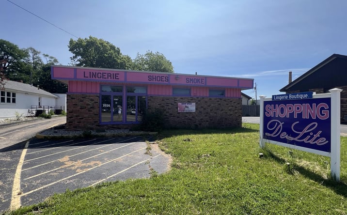 Pictures of Retail, Office property located at 2026 N University St, Peoria, IL 61604 for lease - image #1