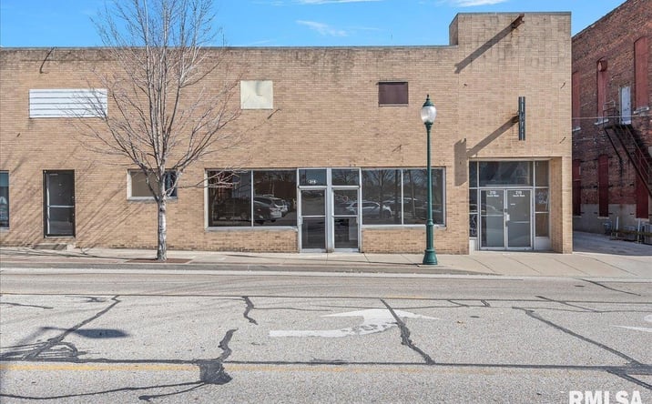 Pictures of Office property located at 219 MAIN Street, Jacksonville, IL 62650 for lease - image #1