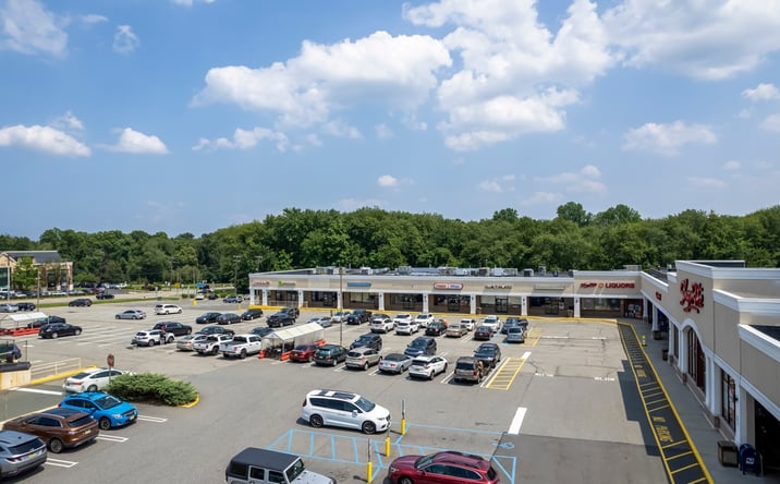 Pictures of Retail property located at 411-495 Old Hook Rd, Emerson, NJ 07630 for lease - image #1