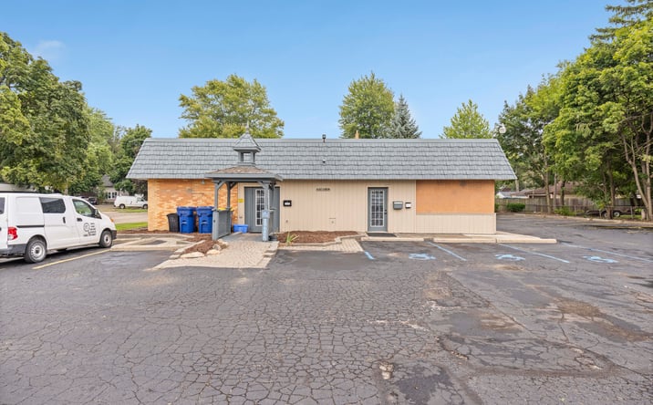 Pictures of Office property located at 230 North Ave, Mt Clemens, MI 48043 for lease - image #1